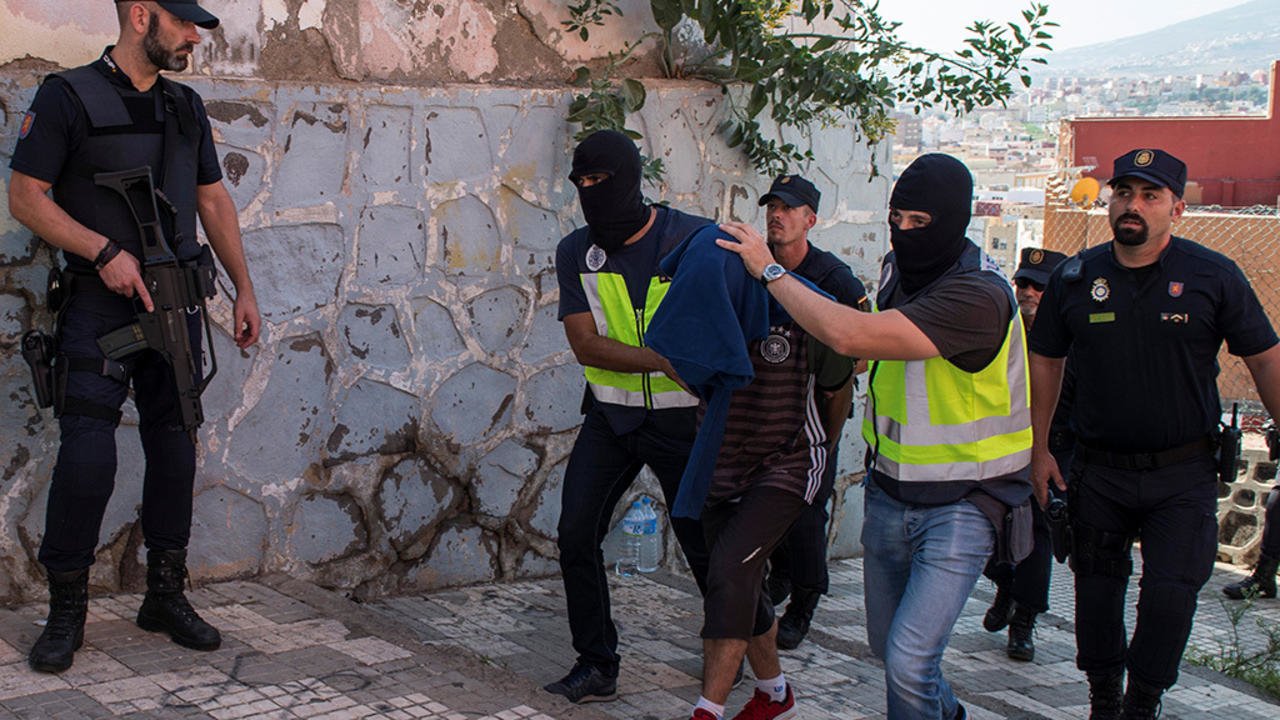 الأمن الإسباني ينهي نشاط أخطر عصابة لتهريب المخدرات يتزعمها مغربي