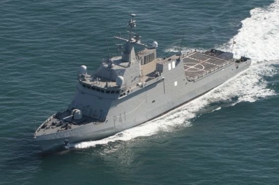 البحرية الملكية توقف سفينة مجهولة  بسواحل الصحراء المغربية تثير الرعب