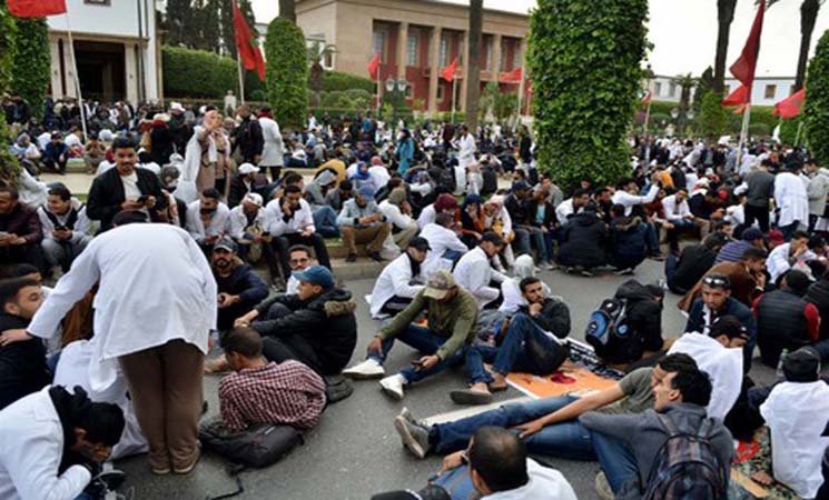 أساتذة التعاقد بين الحق ورد فعل القوة العمومية!!