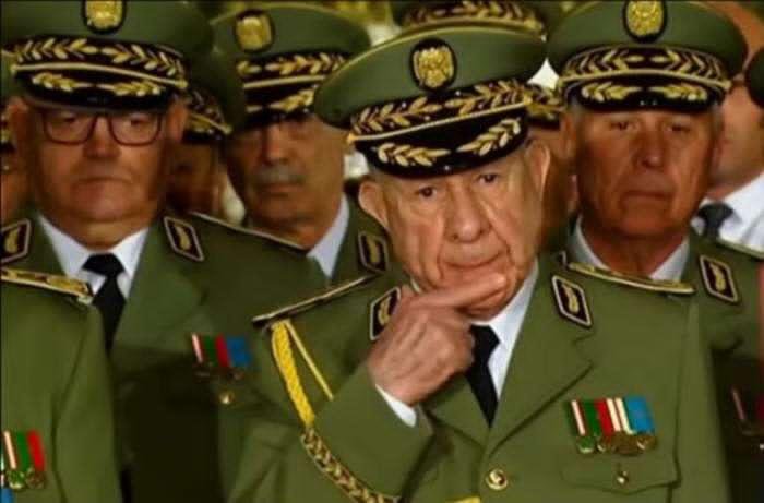 عسكر الجزائر يعانون من “عقدة البطل” وتحركهم “عقيدة العداء للمغرب”