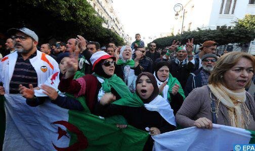 من جديد الجزائريون يخرجون في مسيرات احتجاجية حاشدة لتجديد المطالب بالتغيير الجذري