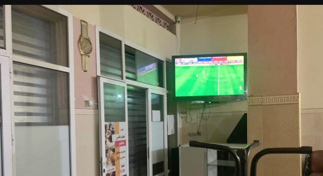 خرق حالة الطوارئ… مداهمة مقهى بطنجة وتوقيف صاحبها