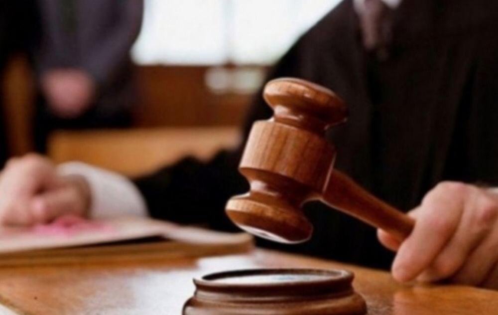 السجن لأستاذة و عشيقها ”صديق ابنها” الذي يصغرها بـ30 سنة لهذا السبب.. تفاصيل مثيرة