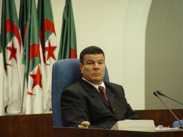 مسؤول سابق لحزب بوتفليقة يطلب  اللجوء السياسي في المغرب