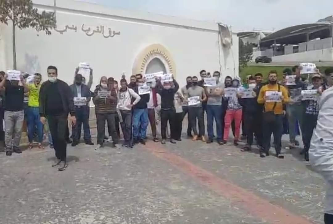 بعد قرار حظر التنقل الليلي في رمضان… تجار سوق بطنجة يحتجون!