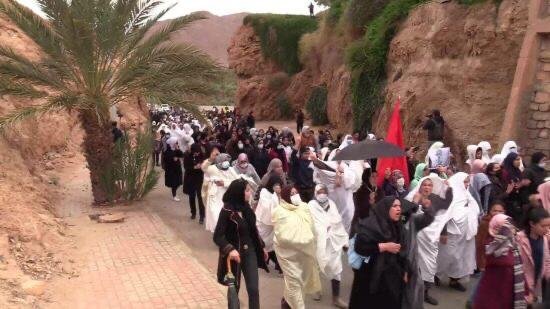 مقاطعة التمور الجزائرية طريقة “لإنصاف” فلاحي واحة فجيج
