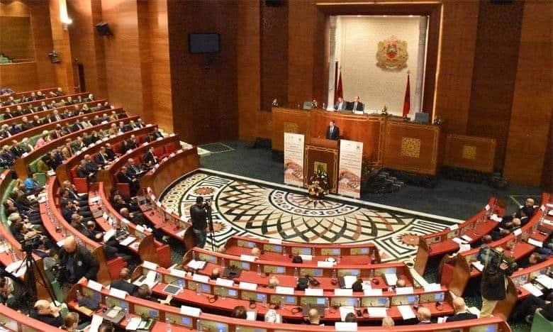 معاشات المستشارين.. فريق نيابي يطالب بتحويل مساهمة الدولة لفائدة “صندوق كورونا”
