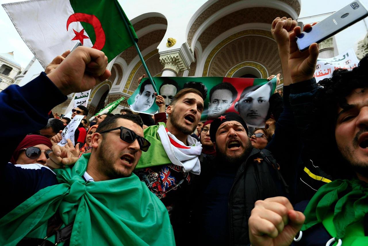 نظام جنرالات الجزائر.. يحيل العديد من المتظاهرين شاركوا لمسيرات الحراك على أنظار العدالة