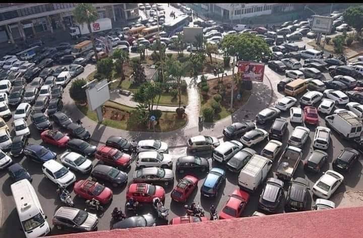 البيضاويين يعيشون جحيم الاختناق المروري