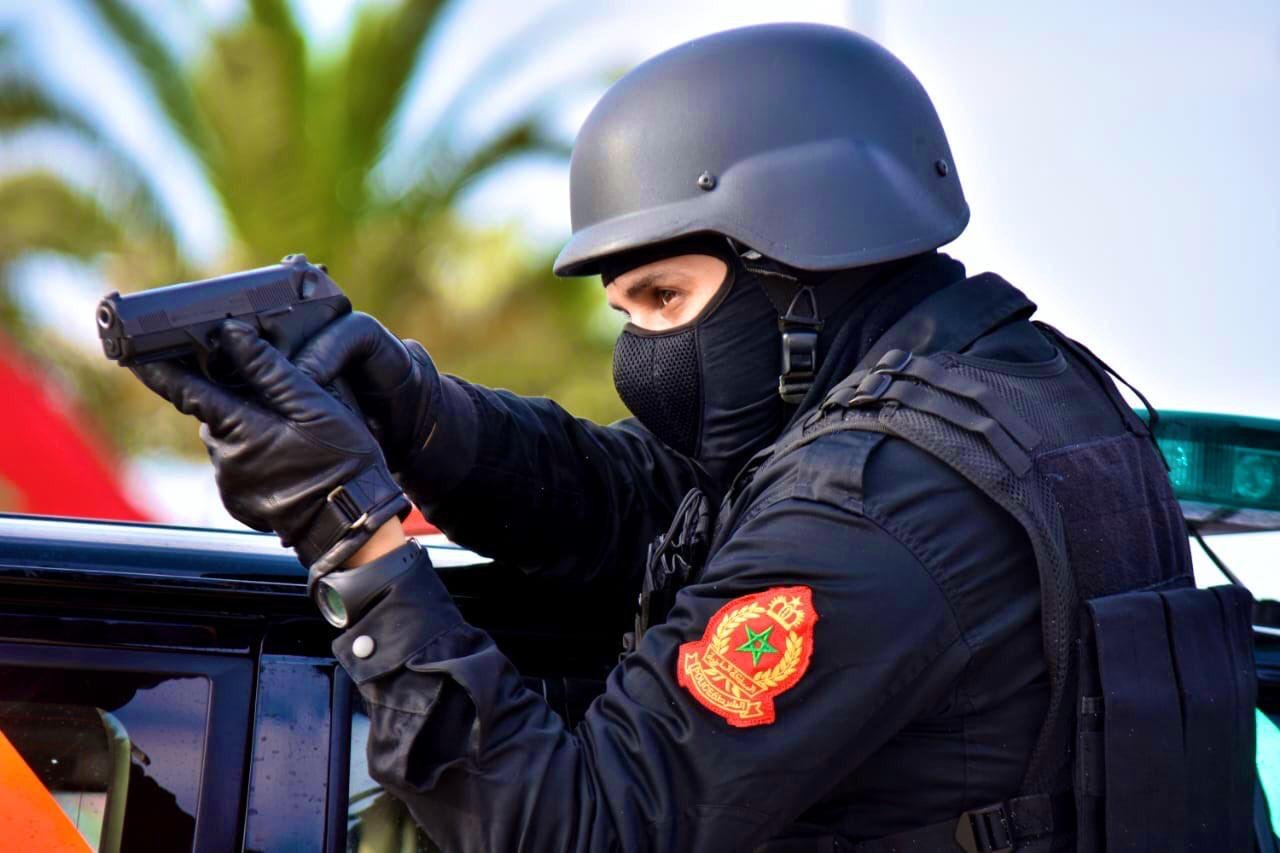 العيون..الرصاص لتوقيف سائق سيارة عرض حياة المواطنين وعناصر الشرطة للخطر