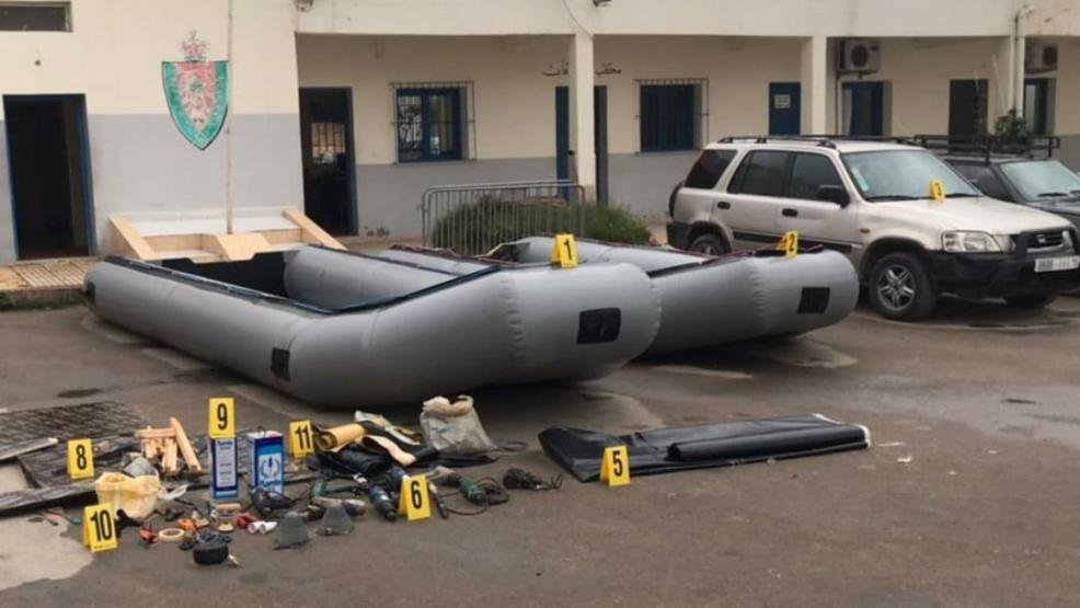 مداهمة منزل بسلوان ينتهي بإعتقال متزعم للهجرة السرية وهذا ما تم حجزه!!