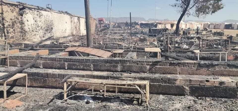بالصور..اندلاع حريق مهول داخل أزيد من 50 محلا في مدينة خنيفرة والحديث عن خسائر مادية ضخمة
