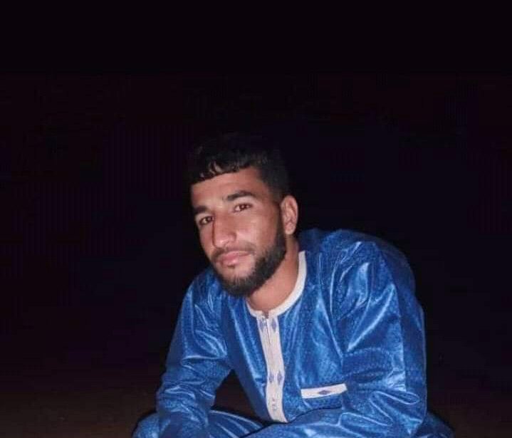 الجيش الجزائري يغتال شابا من مخيمات تندوف رميا بالرصاص ويعتقل آخرين