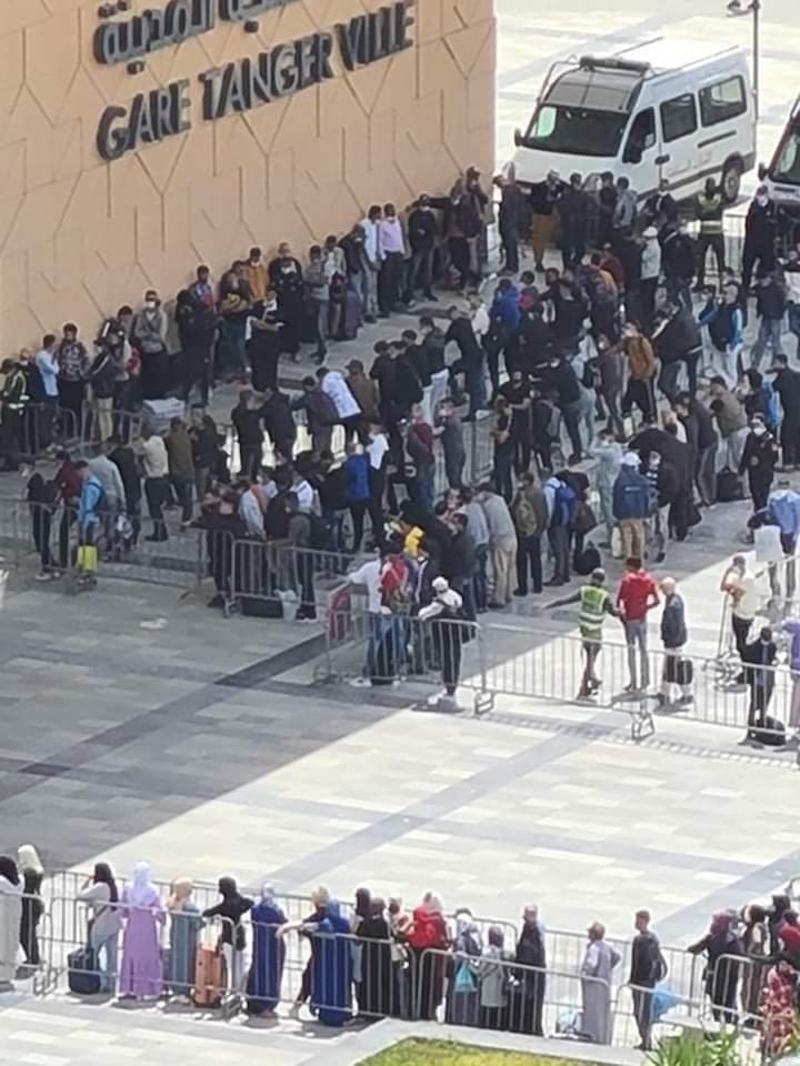 فوضى بمحطة ”البراق” بطنجة بعد إقتحام المسافرين للمحطة