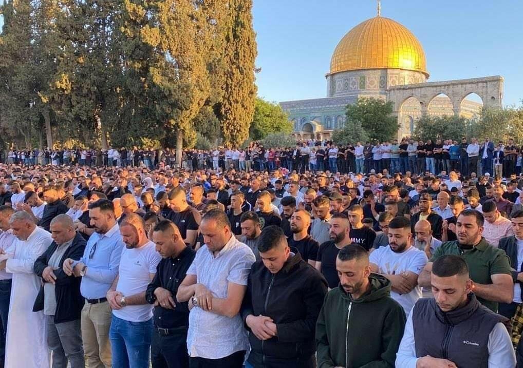 100 ألف مصلٍ يؤدون صلاة عيد الفطر بالمسجد الأقصى