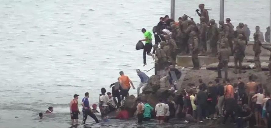 صور ..اشتباكات بين الجيش الإسباني و”الهاربين” إلى سبتة