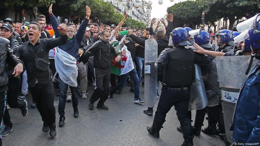 الجزائر: اعتقالات واسعة بعد مظاهرات حاشدة ضد نظام العسكر