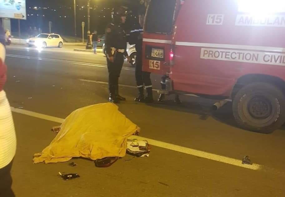 مُروع ..سيارة تسير بسرعة زائدة تصدم سيديتن أثناء عبورهما الشارع بطنجة