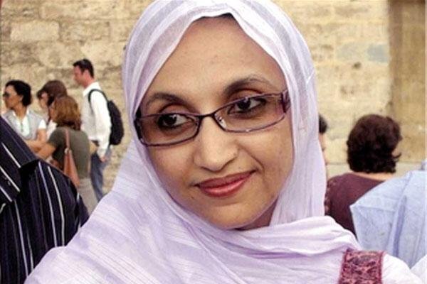 الإنفصالية أميناتو حيدر تقدم “بوكي” ورد لزعيمها الانفاصالي إبراهيم غالي