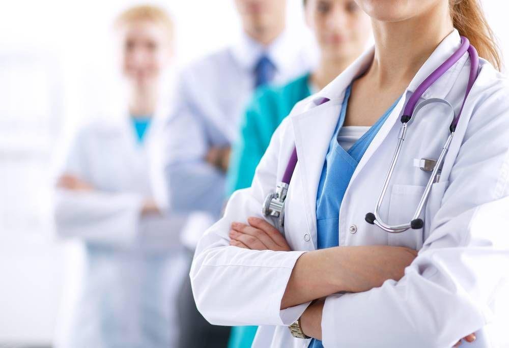 الحكومة تفتح باب ممارسة الطب أمام الأجانب