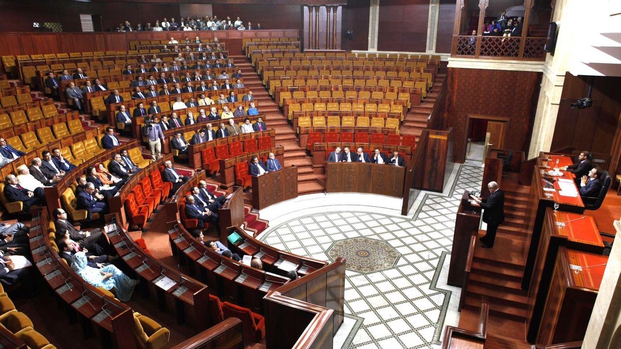 حرب الاستقطاب تندلع بين الأحزاب على المنتخبين الكبار