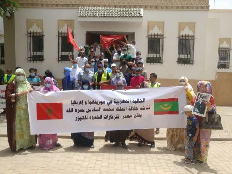 المغاربة العالقين بموريتانيا يناشدون الملك لفتح معبر الكركرات قصد دخول المغرب