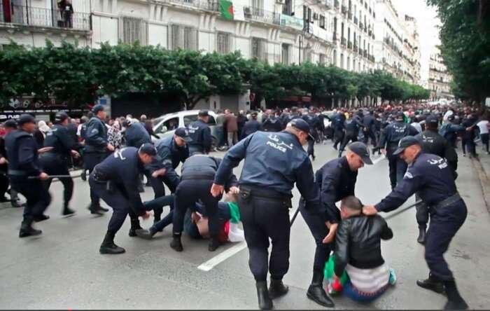 الوفد المغربي بجنيف يُدين القمع الوحشي للمظاهرات من قبل نظام الجنرالات في الجزائر