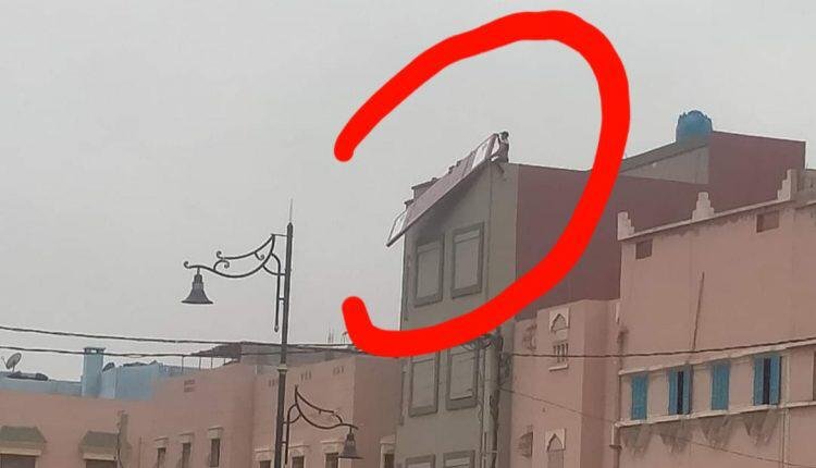 رسالة قوية يوجهها القيادي الإتحادي السابق بلفقيه لإدريس لشكر.. إزالة يافطة الوردةمن أعلى عمارة بكلميم وتعويضها بحزب التراكتور