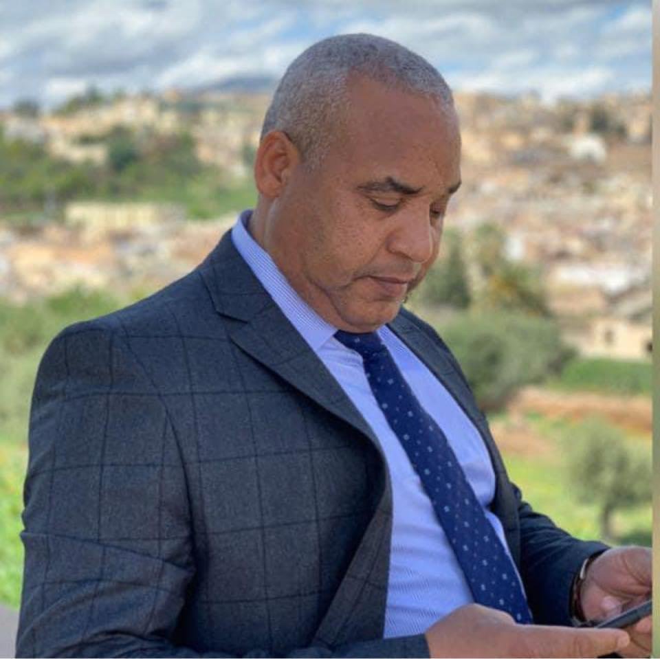 يقال في #تمغربيت: ”اضرب لحديد من حدُّو سْخُونْ”..