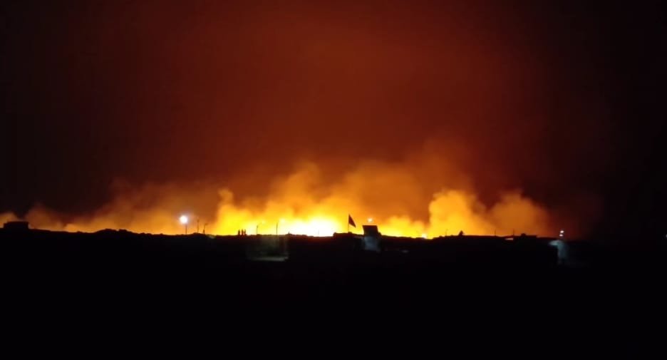 حصيلة ثقيلة.. حريق مهول يلتهم 200 كوخ في قرية الصيد لاسارگا جنوب الداخلة