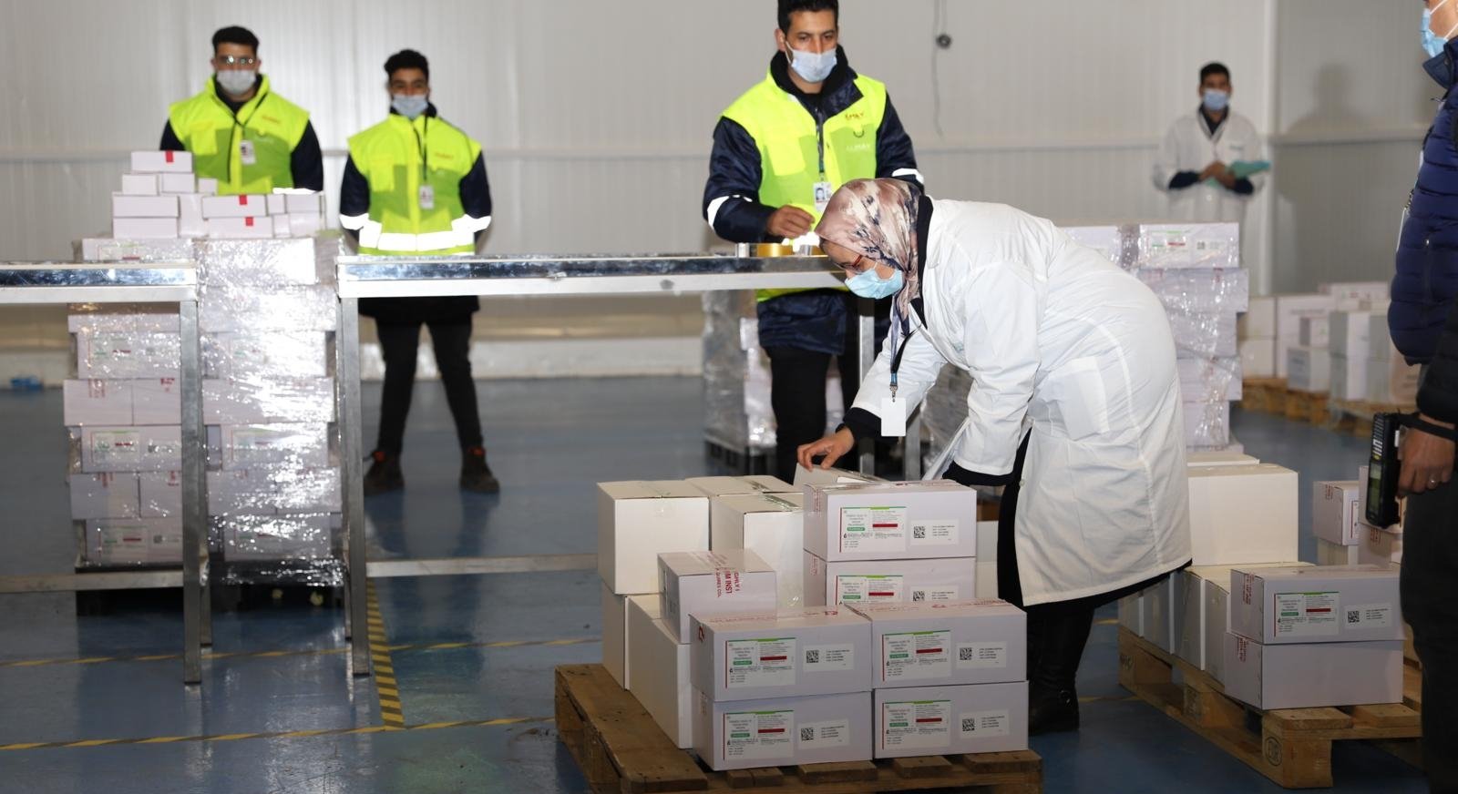 وصول شحنة جديدة من اللقاح المضاد لفيروس كورونا إلى المغرب