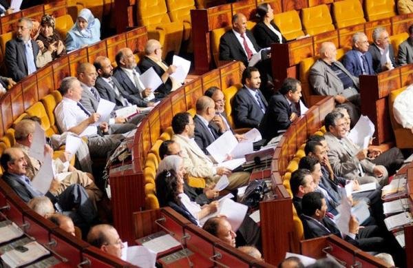 تقرير برلماني يوصي بإيجاد مسارات انتقالية في مجال التشغيل
