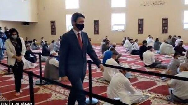 رئيس وزراء كندا يشارك مسلمي بلاده صلاة العيد ويندد بـ”الإسلاموفوبيا”