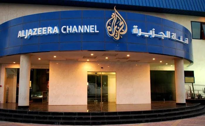 قوات الأمن تقتحم مكتب الجزيرة في تونس وتطرد الصحفيين منه