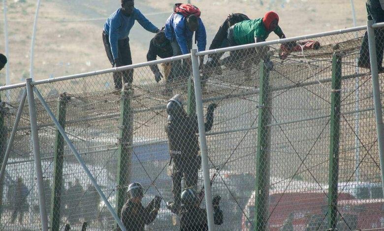 المغرب يجهض عملية اقتحام 100 مهاجر غير نظامي لمليلية المحتلة