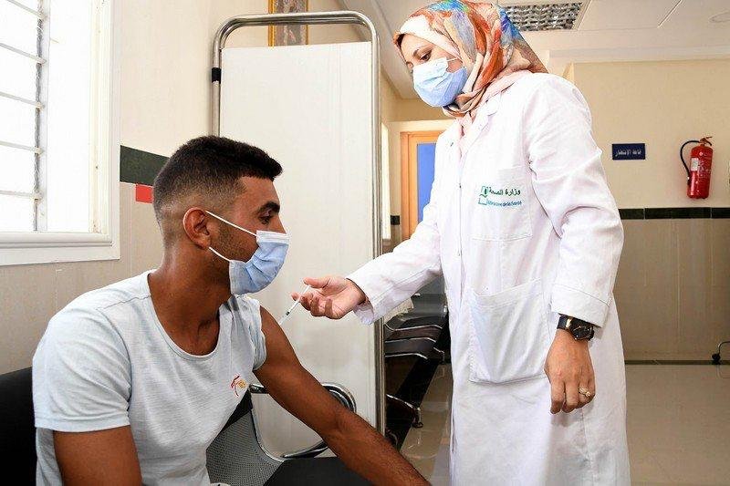 الدكتور حمضي يؤكد أن المغرب سيتجه إلى اعتماد الجرعة الثالثة بحملة التلقيح