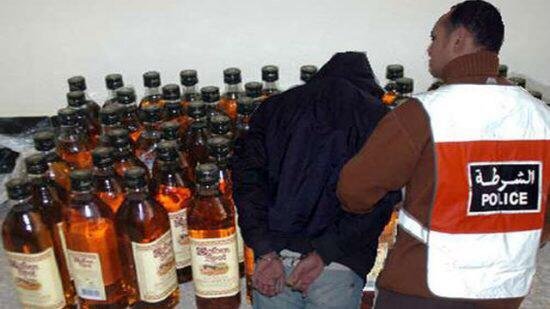 الناظور.. توقيف 9 أشخاص للاشتباه في بيعهم مواد كحولية فاسدة تسببت في وفاة مدمنين