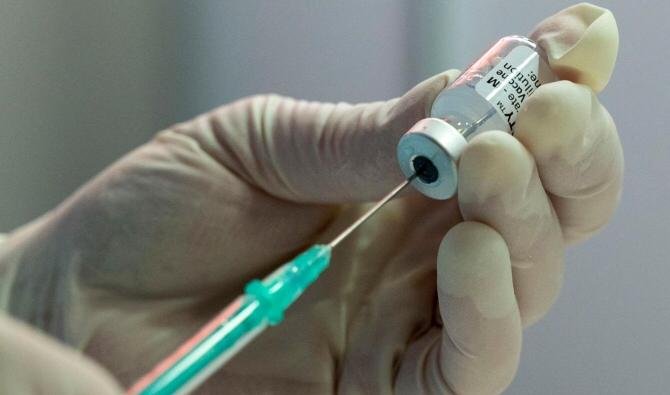 غياب اللقاحات والتلاميذ عن مراكز التطعيم وسط جدل متواصلٍ