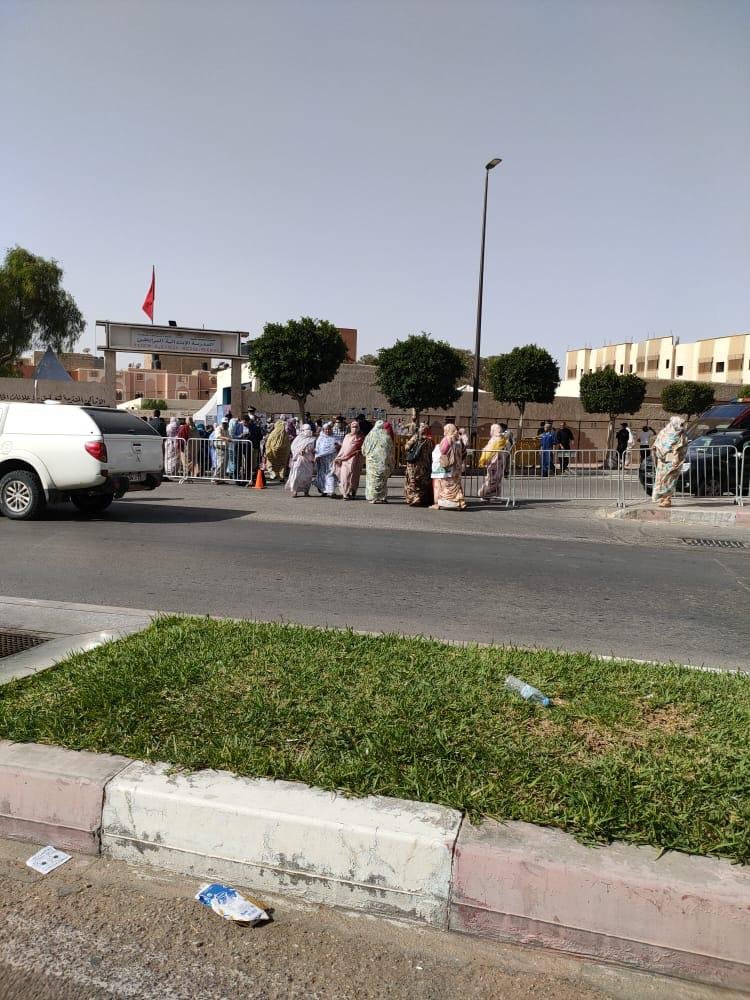 صفعة مدوية ..توافد الصحراوين على مكاتب التصويت بالأقاليم الجنوبية يجمد الدم في عروق ”البوليساريو”