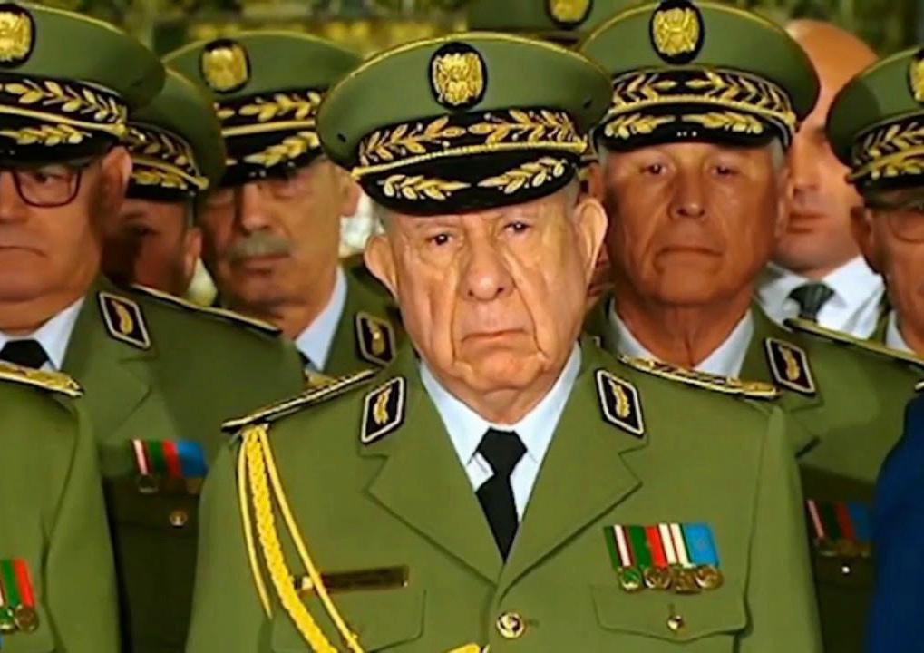 موقع جزائري يُفجر ..يوم وفاة بوتفليقة تزامن مع مقتل جنرال جراء التعذيب في سجون شنقريحة