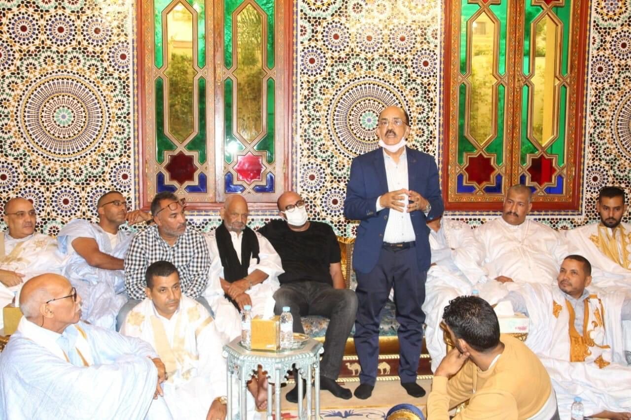 قبيلة الشرفاء الرقيبات ”السواعد” يهنؤون ”مولاي حمدي ولد الرشيد حمدي” بنيل ثقة ساكنة مدينة العيون