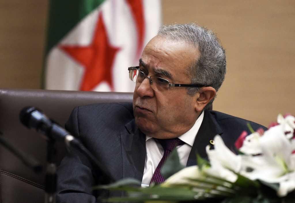 خيانة عُظمى ..نظام الكابرانات أغلقوا المجال الجوي أمام الطائرات المغربية في غياب لعمامرة