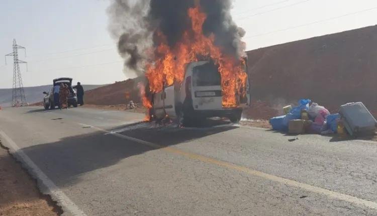 اندلاع حريق مهول داخل سيارة أجرة لنقل المسافرين  بين طانطان ورأس أومليل