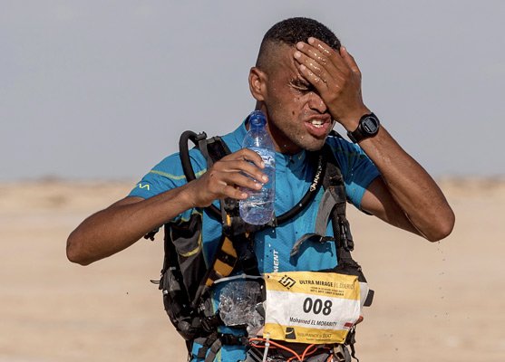 محمد المرابطي وعزيزة الراجي يسيطران على المرحلة الثانية لماراطون الرمال