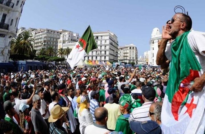 مسيرة حاشدة بالجزائر ضد نظام العسكر