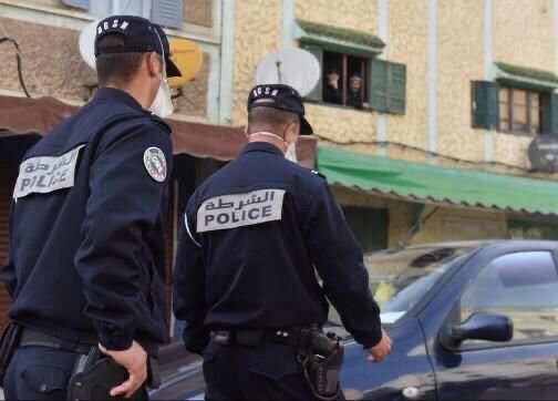 إيقاف شخصين ينشطان في سرقة سائقي سيارات الأجرة باستعمال العنف