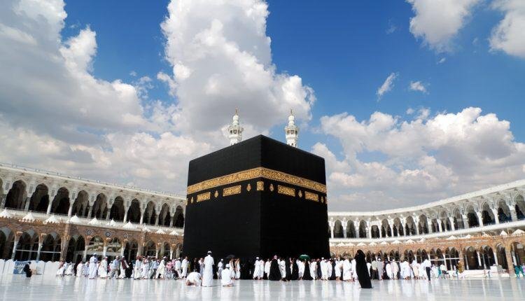 السعودية تعلن إقتصار مناسك العمرة والصلاة بالمسجدين الحرام والنبوي على الملقحين بجرعتين