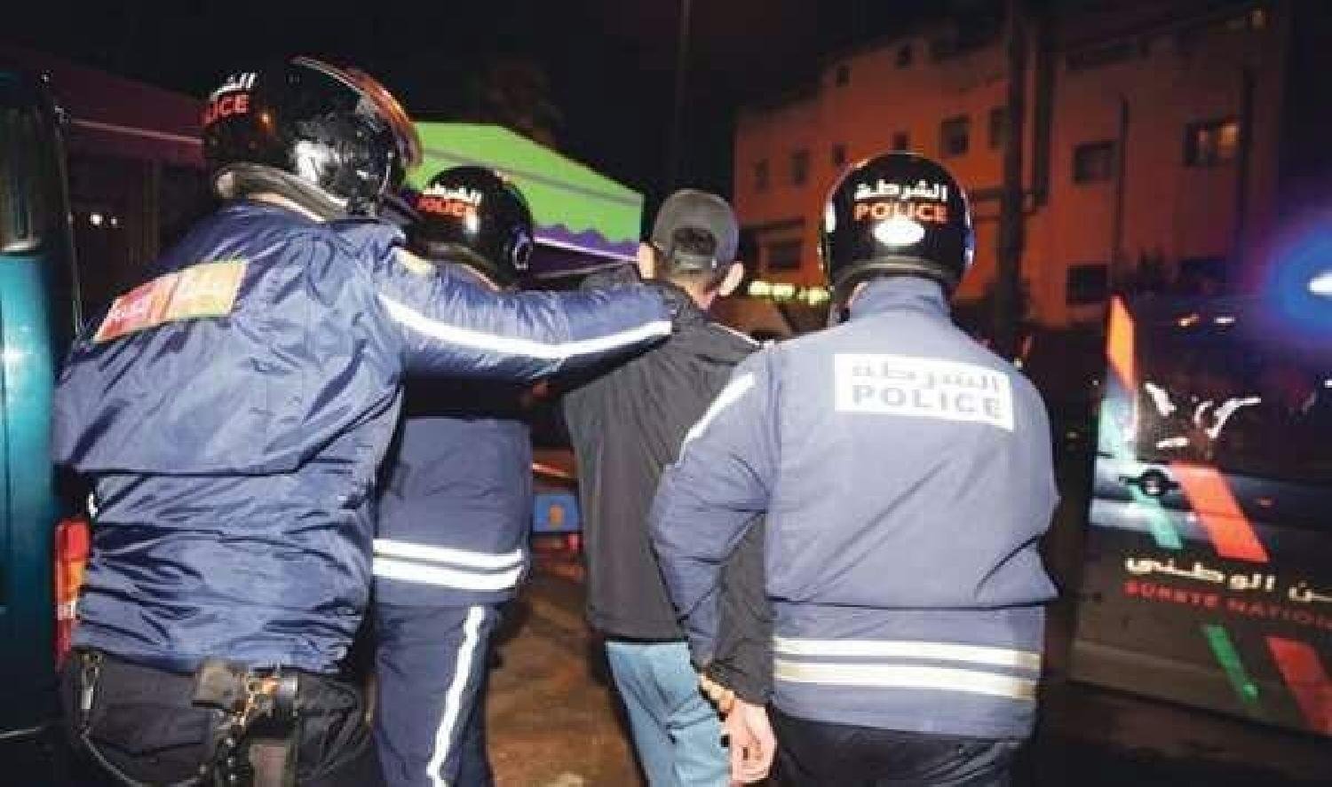 هاجموا شرطيا بالسيوف وسلبوه مسدسه..توقيف ثلاثة أشخاص بأكادير