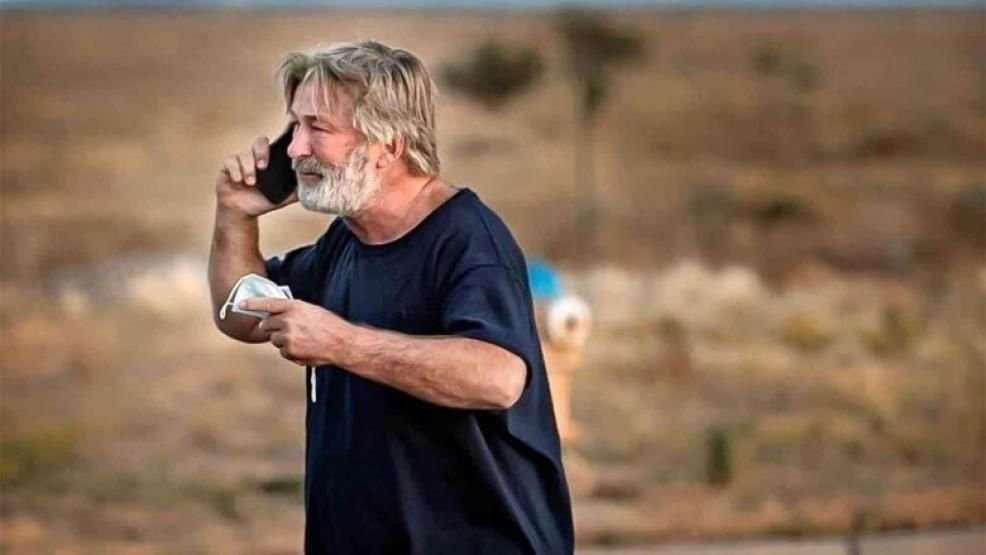 فتح تحقيق في ”حادث” مقتل مصورة أثناء تصوير فيلم يؤدي فيه أليك بالدوين دور البطولة