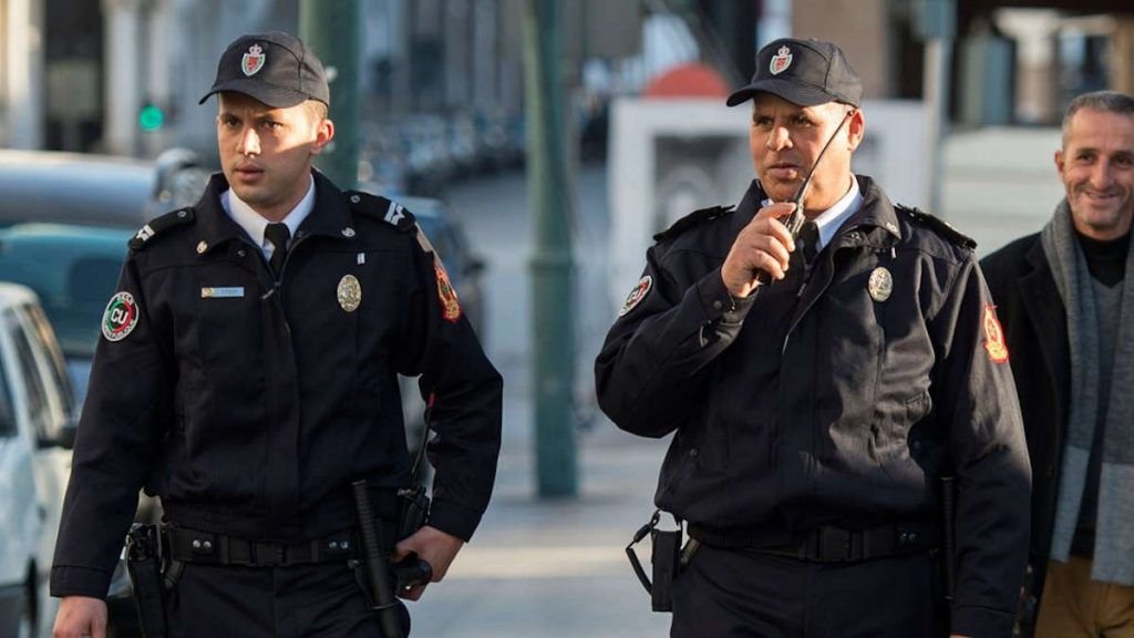 فيديو تعنيف شرطي لنادل طالبه بجواز التلقيح” لا أساس له من الصحة ..ولاية أمن الرباط توضح !